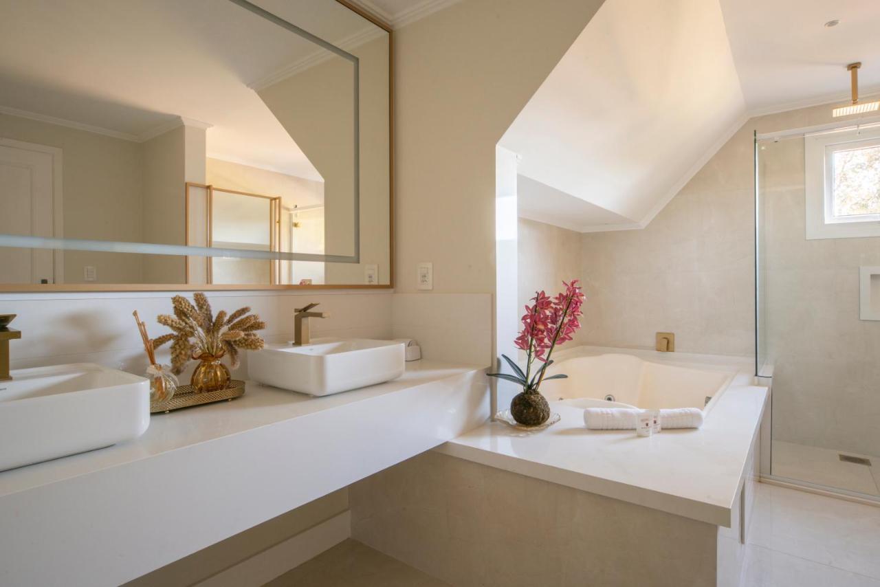 Master Suite with Spa Bath