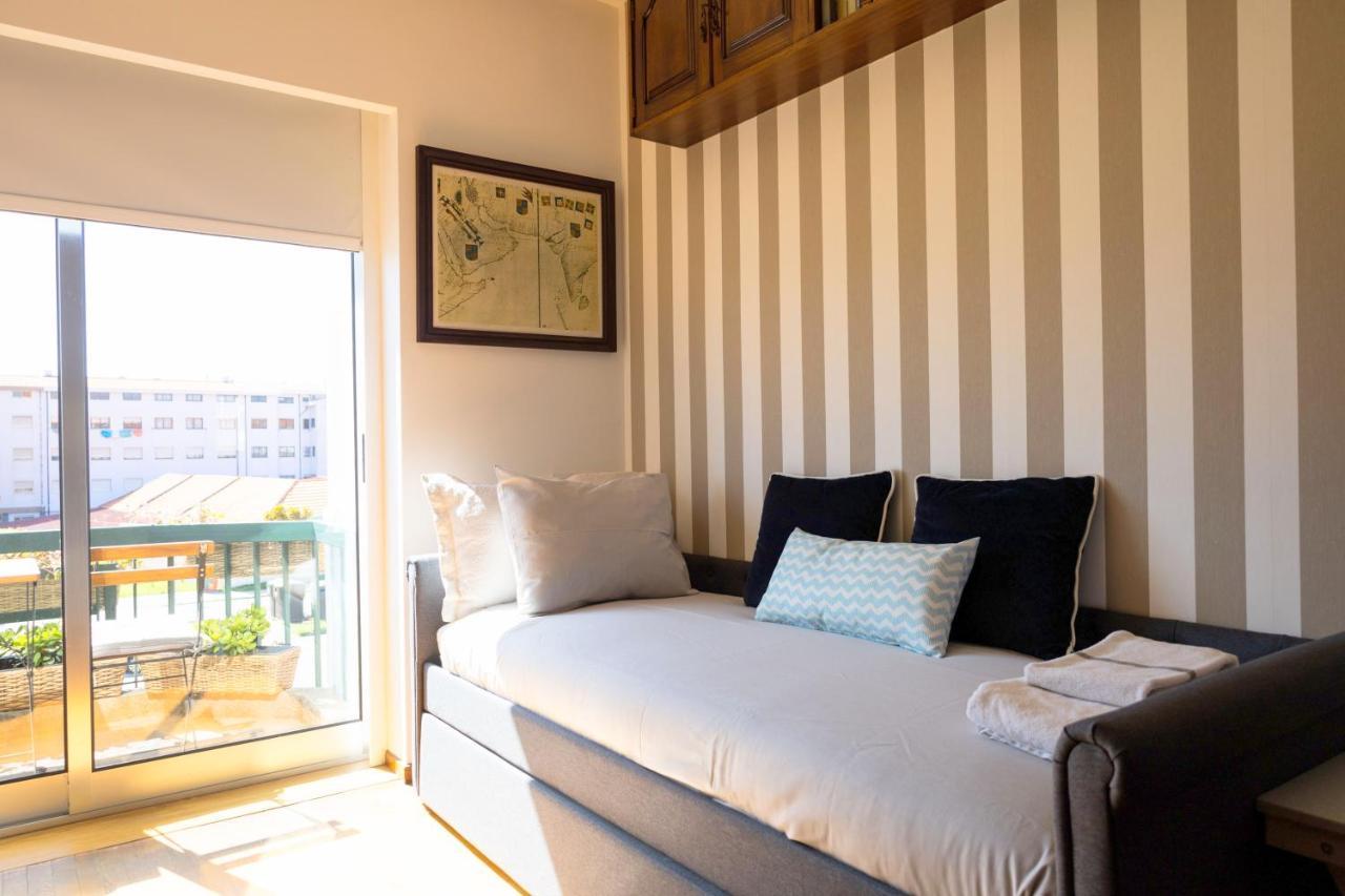 One-Bedroom Apartment Balcony City View