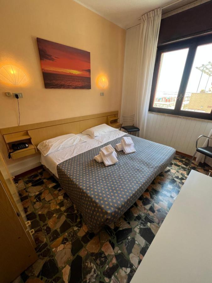 Double or Twin Room Sea View