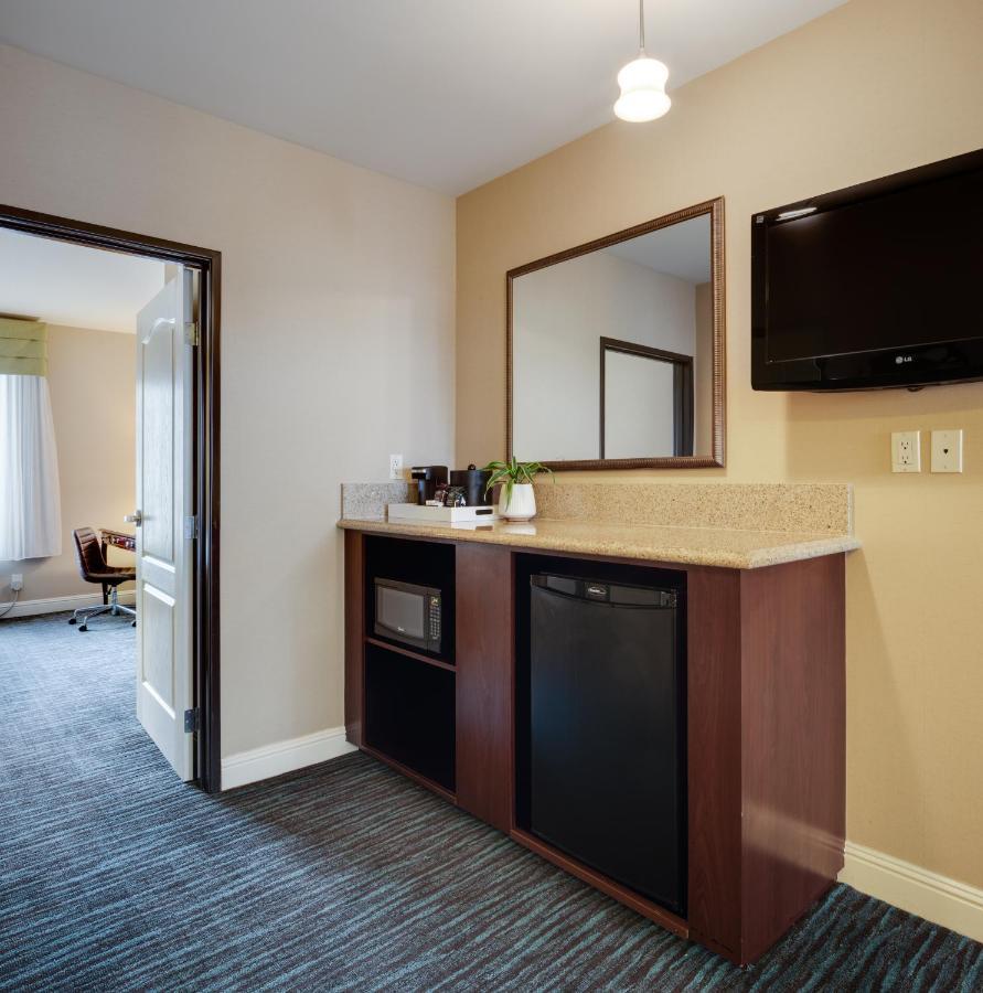 One-Bedroom King Suite