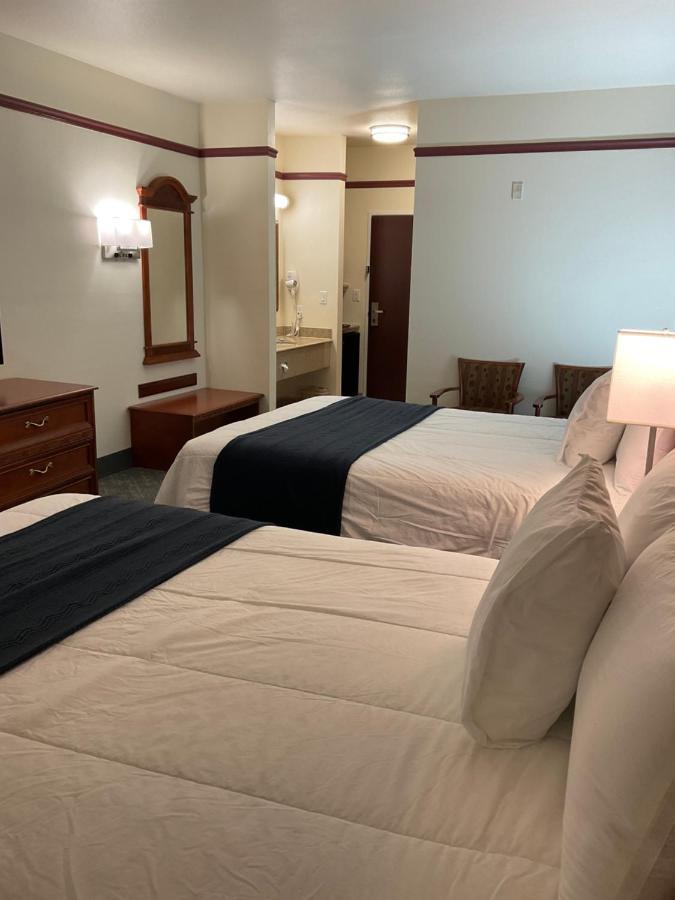 Queen Room Two Queen Beds Non-Smoking