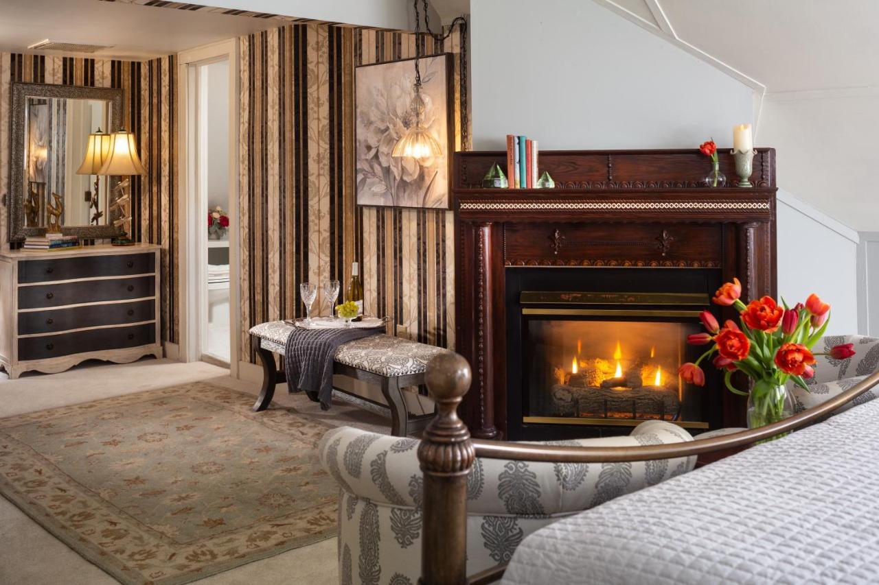 Deluxe King Room with Spa Bath