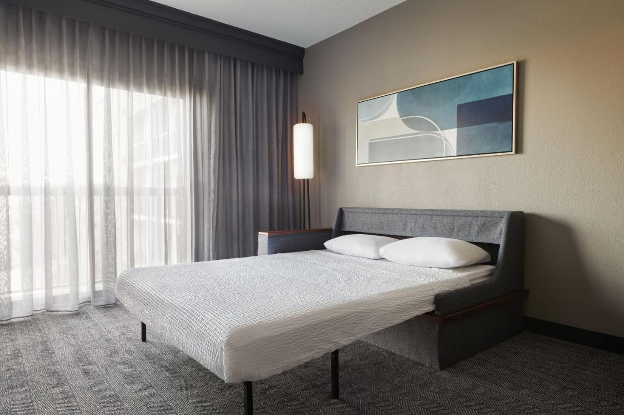 One-Bedroom King Suite Sofa Bed,1706064988:JPEG