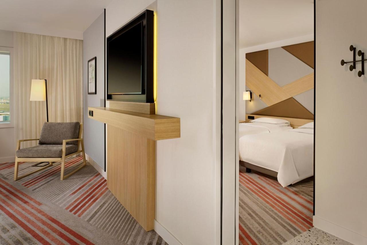 Family Connecting Room Airport View