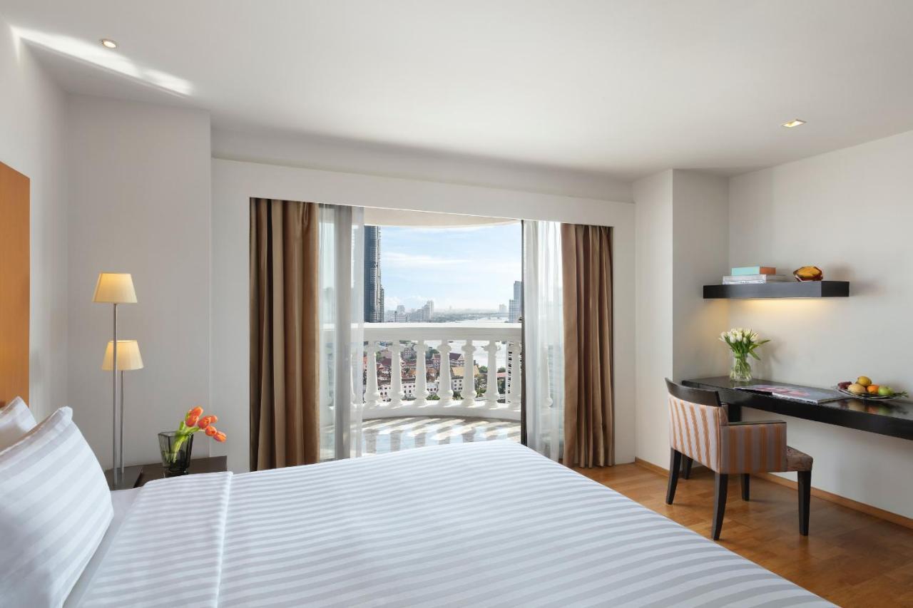 Tower Club Suite River View Lounge