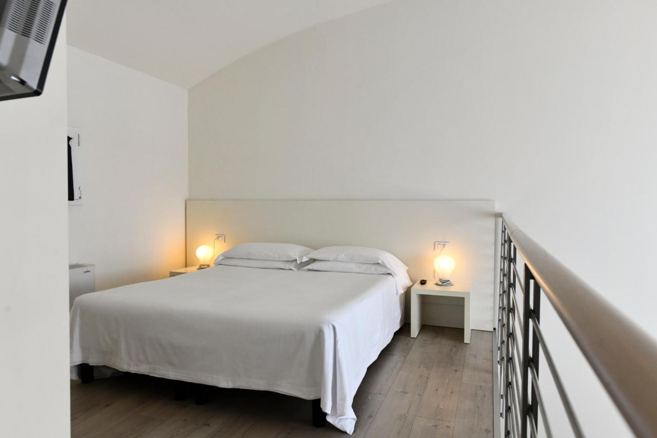 Duplex Apartment Terrace,1419026112:JPEG