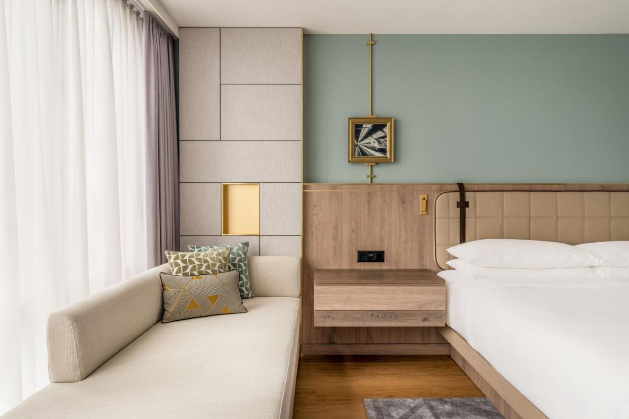 Superior King Room North Wing