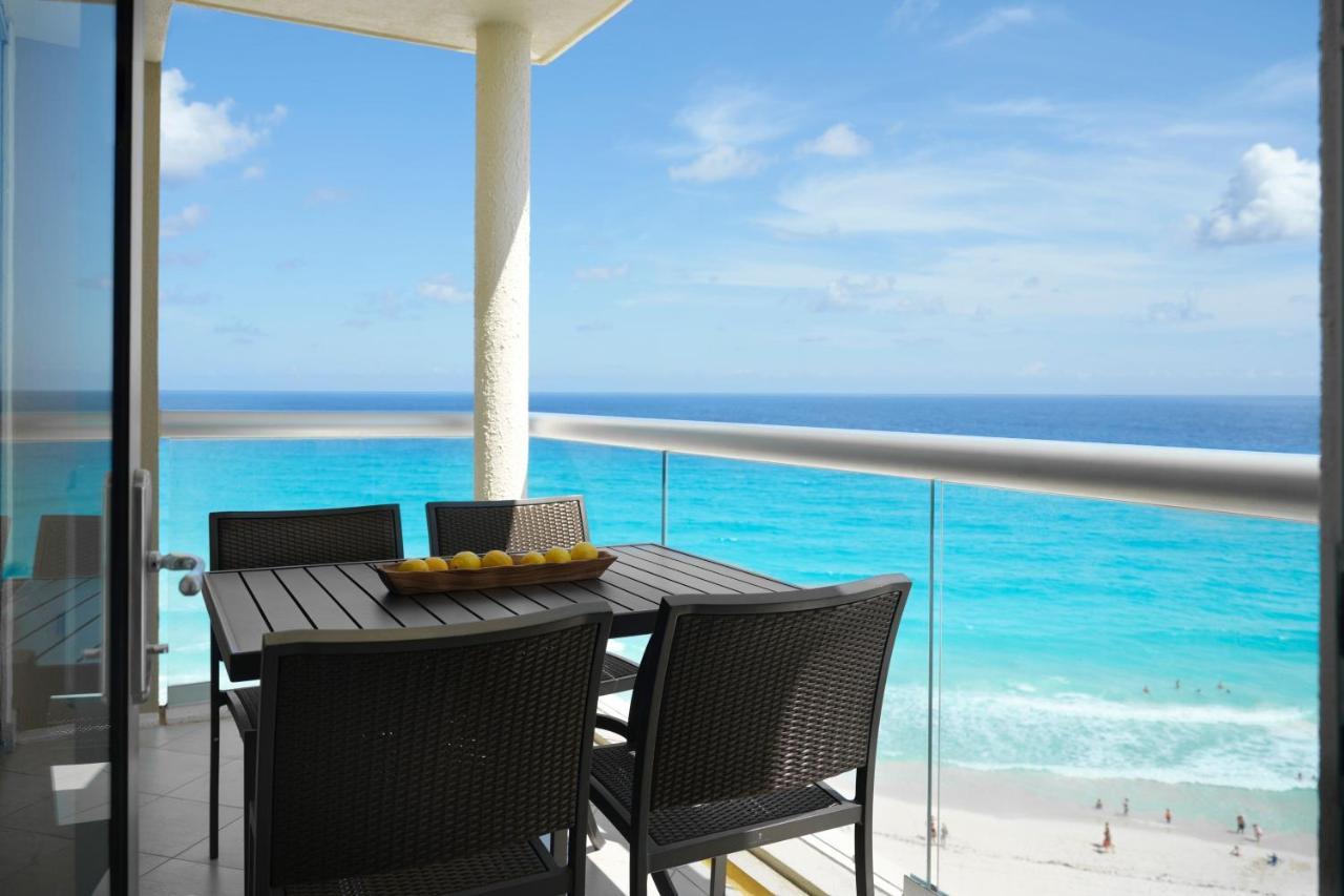 One-Bedroom Oceanfront Villa Whirlpool