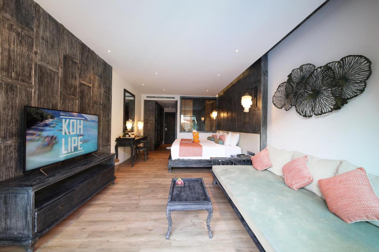 Deluxe Double or Twin Room Pool Access