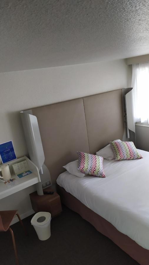 Standard Double Room One Single Bed Up to Ten Years