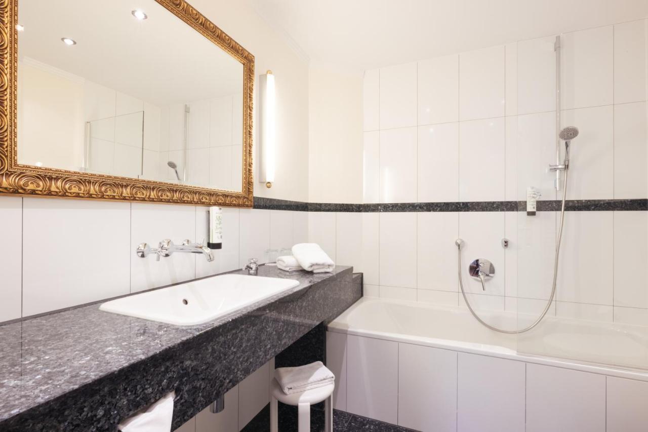Deluxe Double or Twin Room Lake View