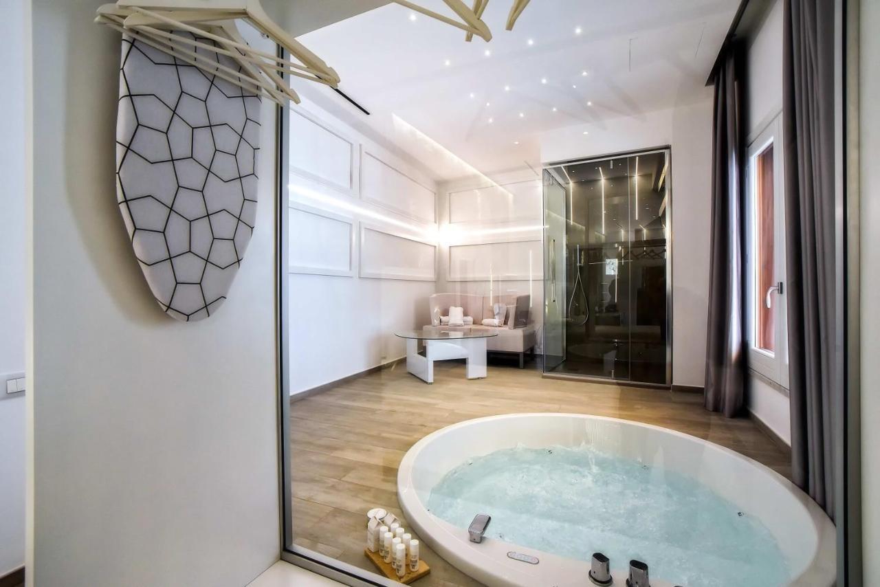 Superior King Room Spa Bath