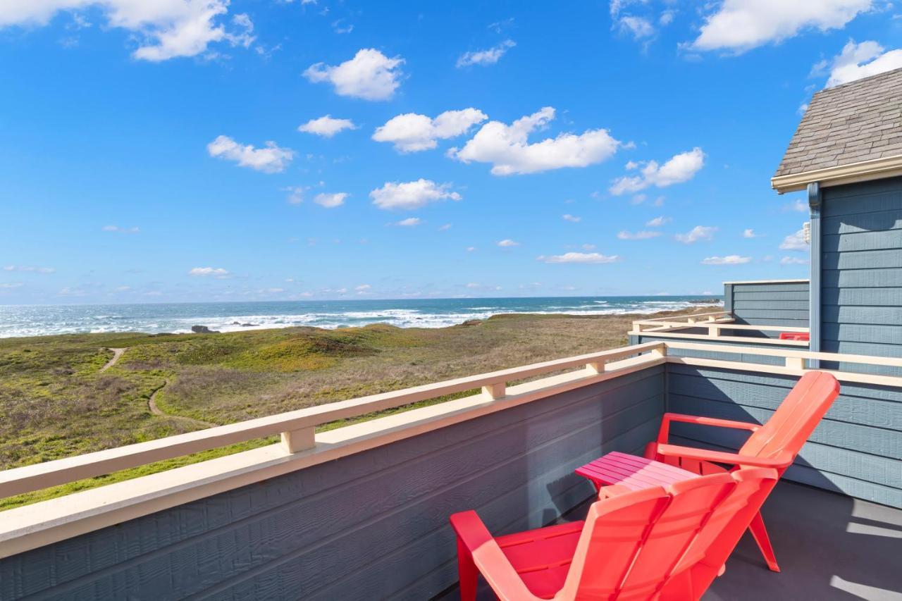 King Whirlpool Tub with Ocean View (Upstairs)