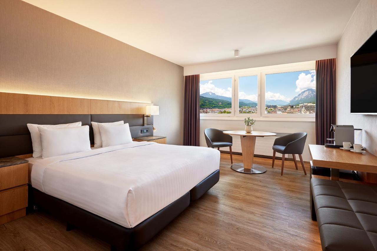 Standaard Kamer met Kingsize Bed en Uitzicht op de Bergen