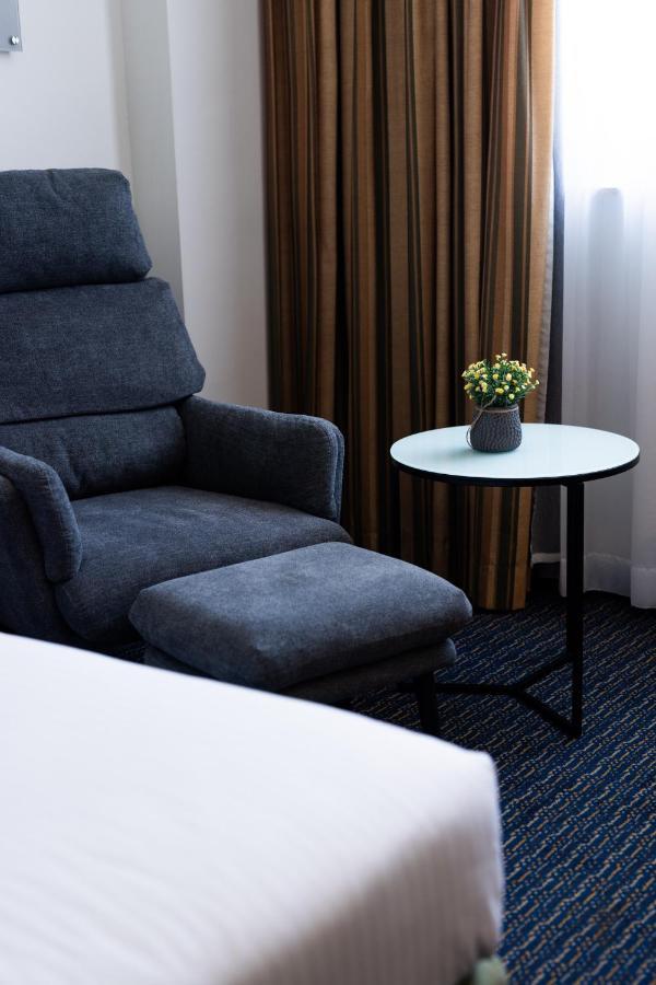 Double or Twin Room Lounge Access