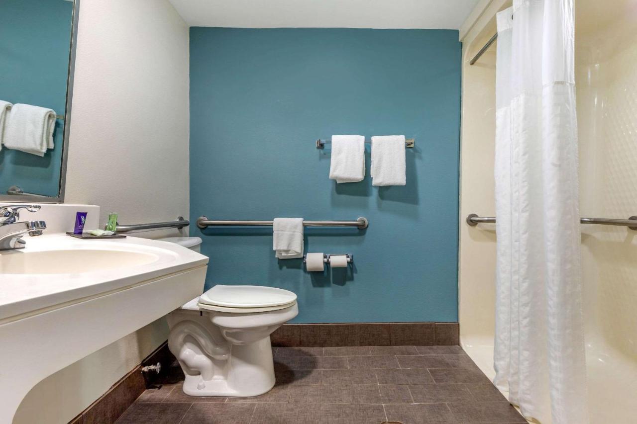 Queen Room Disability Access or Non-Smoking