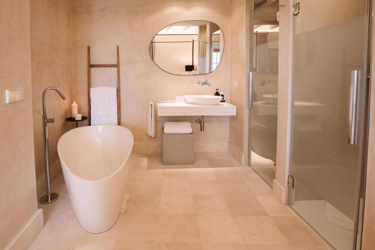 Deluxe Double Room Bath