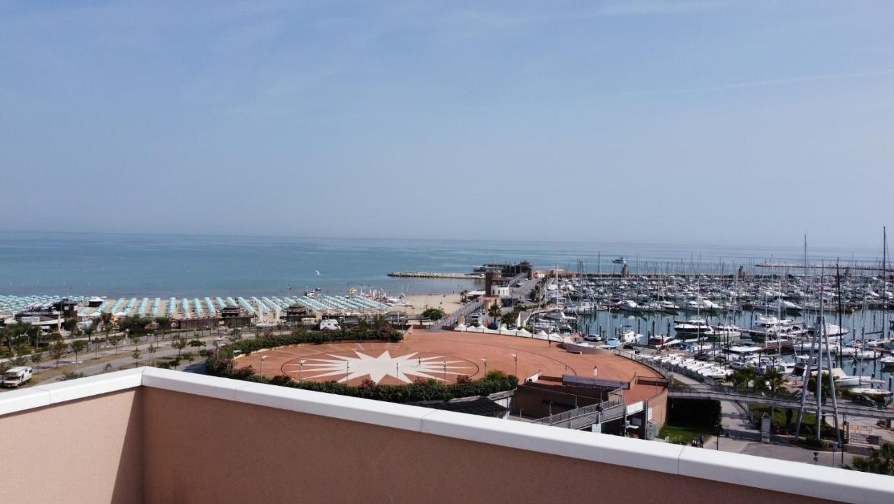 Double or Twin Room Sea View