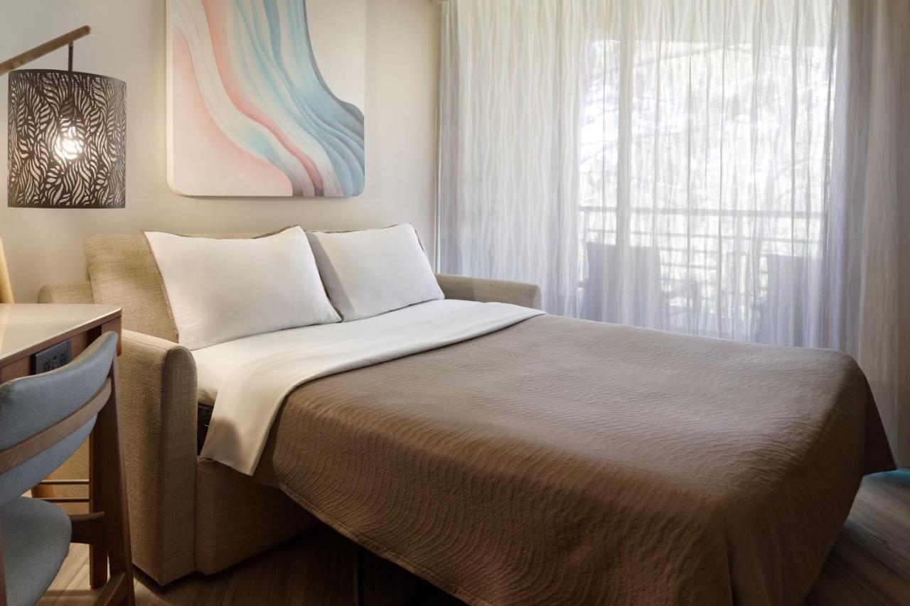 Traditional Island View Guest room 1 King Limited view