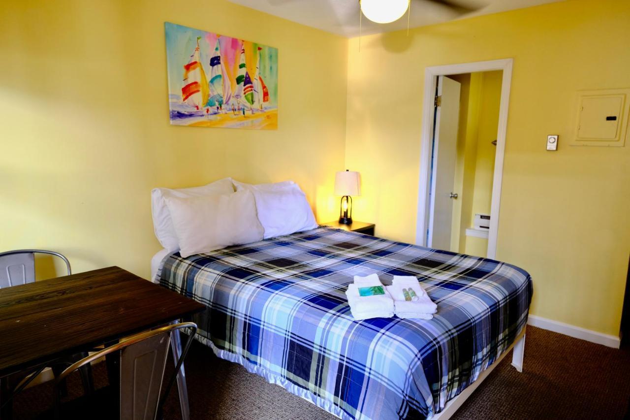 Queen Room Futon