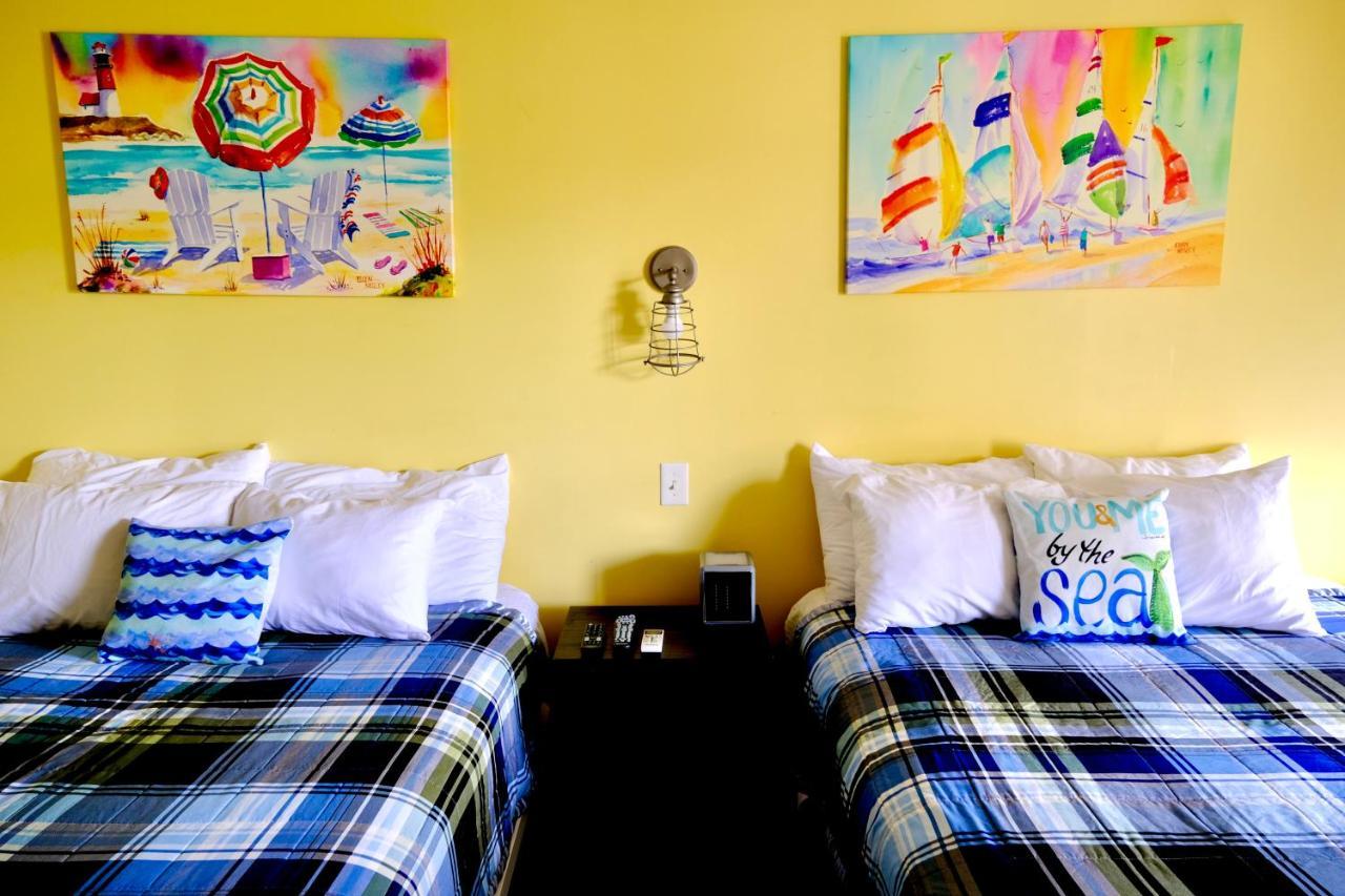 Queen Queen Room