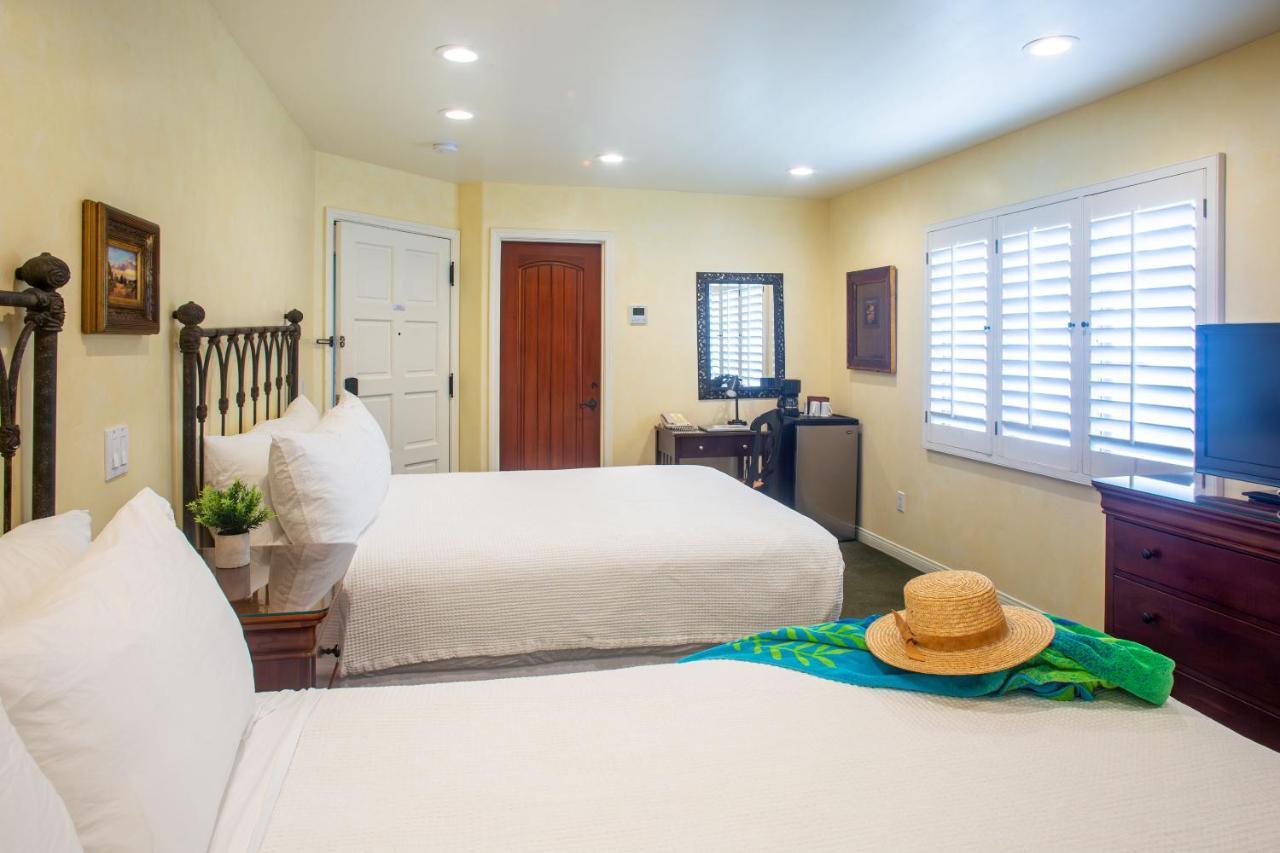 Standard Room with Two Queen Beds,1415645886:JPEG