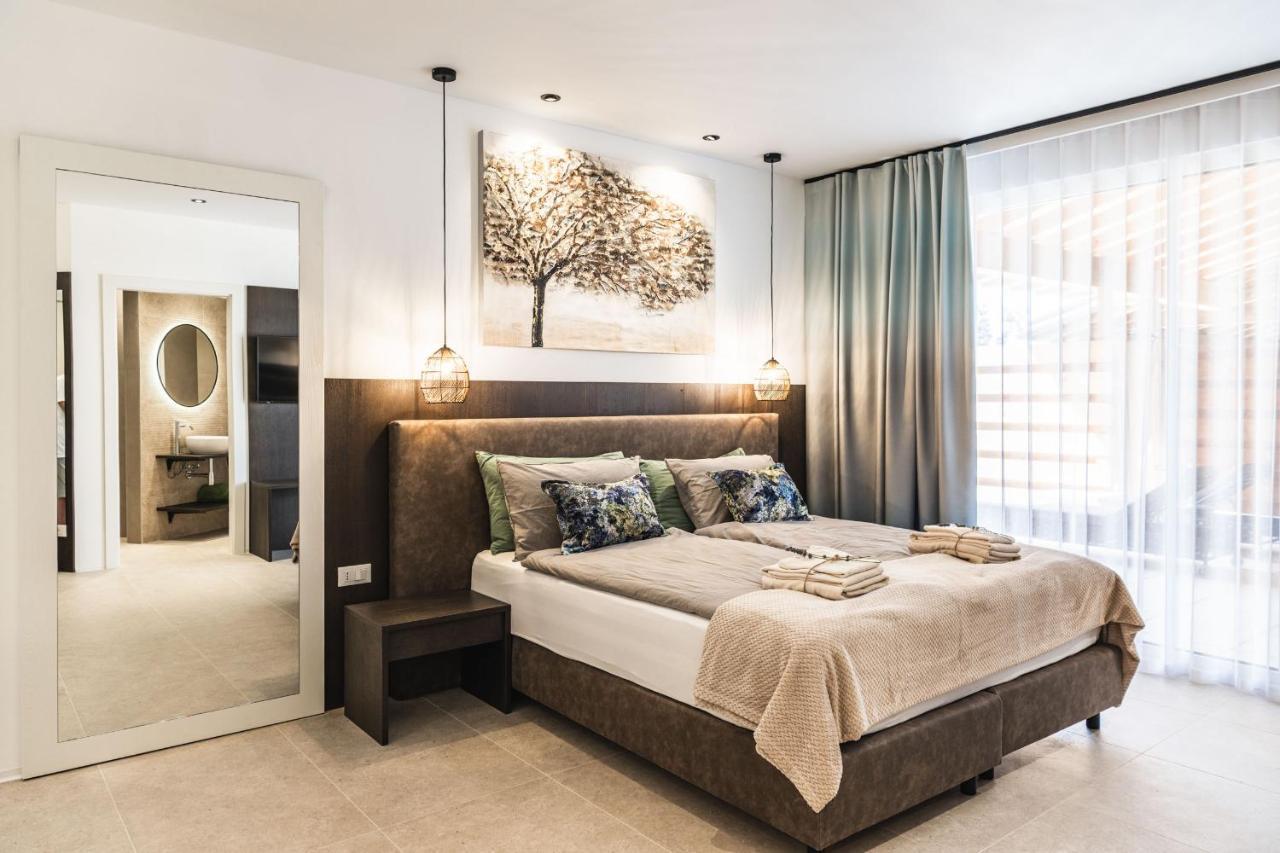 Two-Bedroom Apartment Lake View
