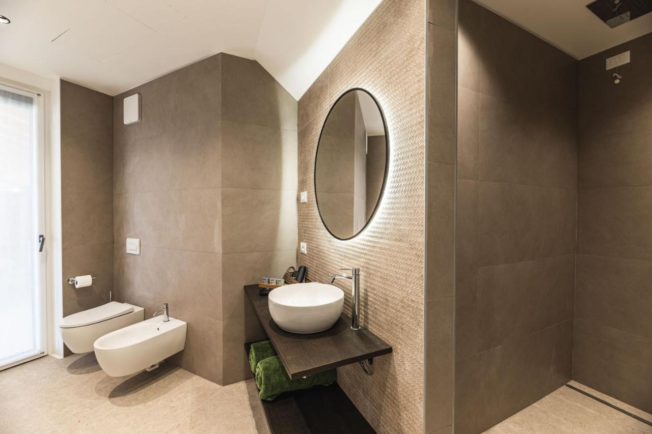 Two-Bedroom Apartment Lake View