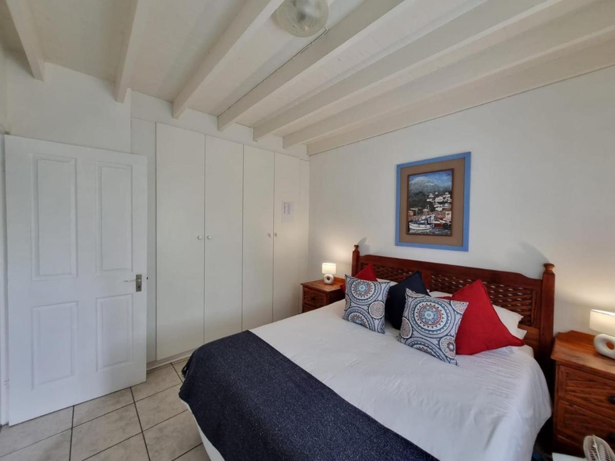 King Room Bathtub Mobility Access or Hearing Accessible