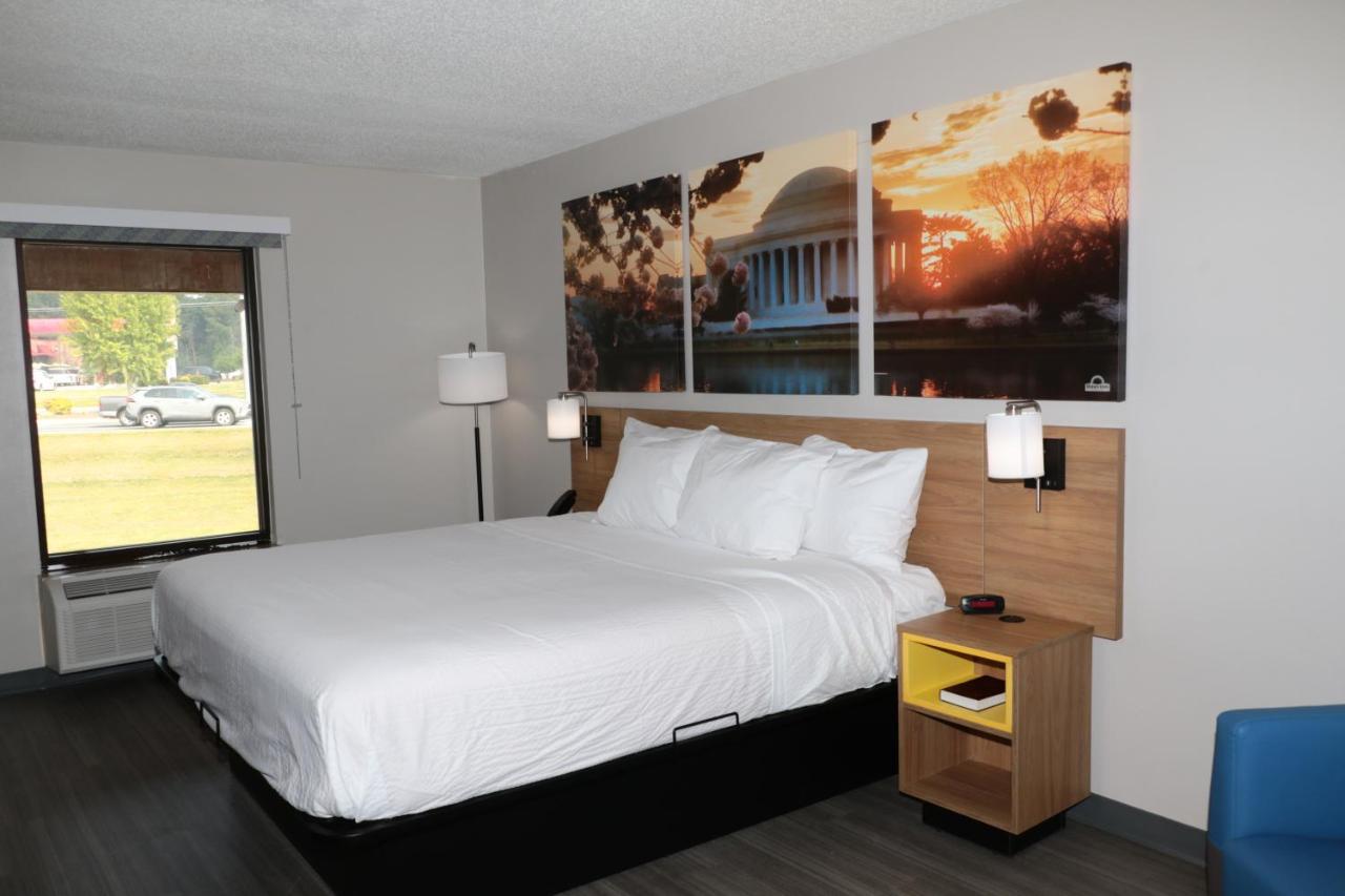 King Room - Second Floor/Non-Smoking