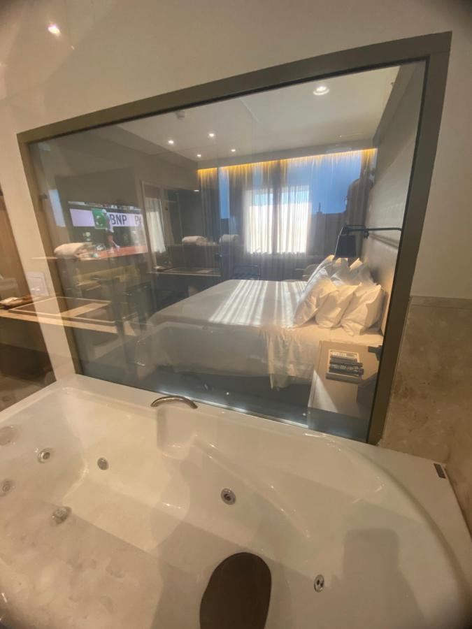 King Suite Spa Bath