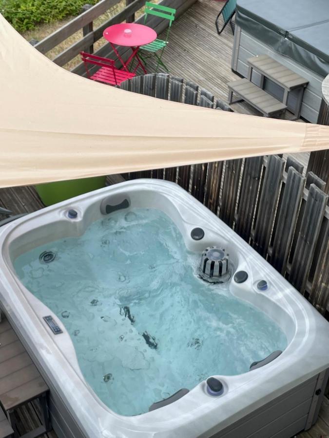 Chambre Double ou lits jumeaux avec terrasse et Jaccuzzi privatif