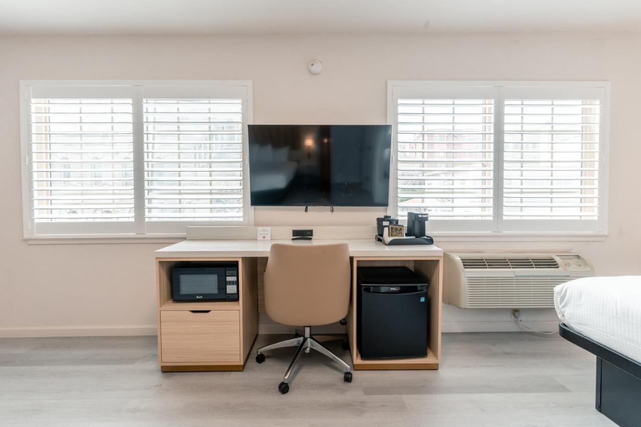 Deluxe King Suite