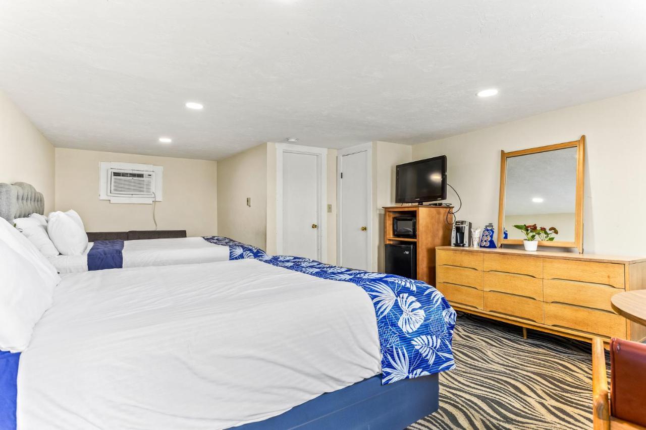 Queen Room Two Queen Beds Non-Smoking