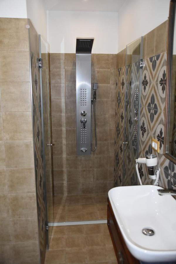 Double or Twin Room Private Bathroom