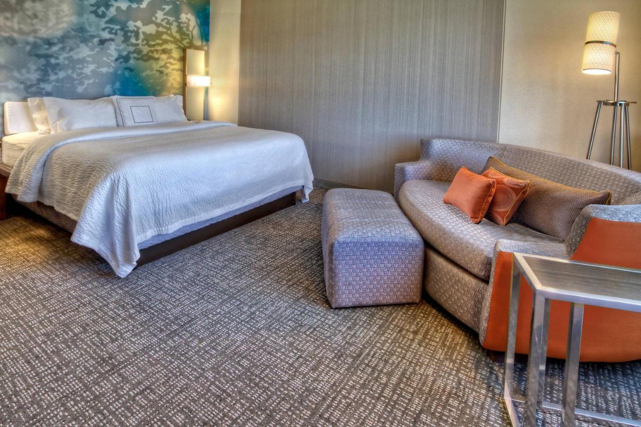 King Room with Sofa Bed - Hearing Accessible,1555787863:JPEG