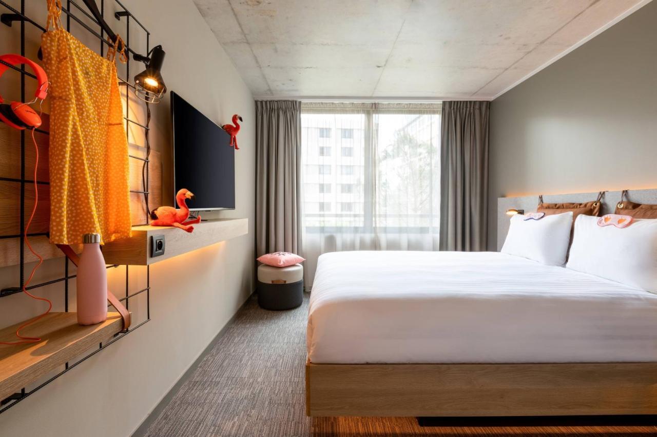 Moxy Sleeper Room with Queen bed