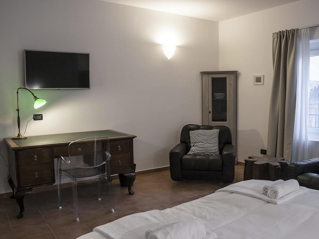 Deluxe Double Room Shower