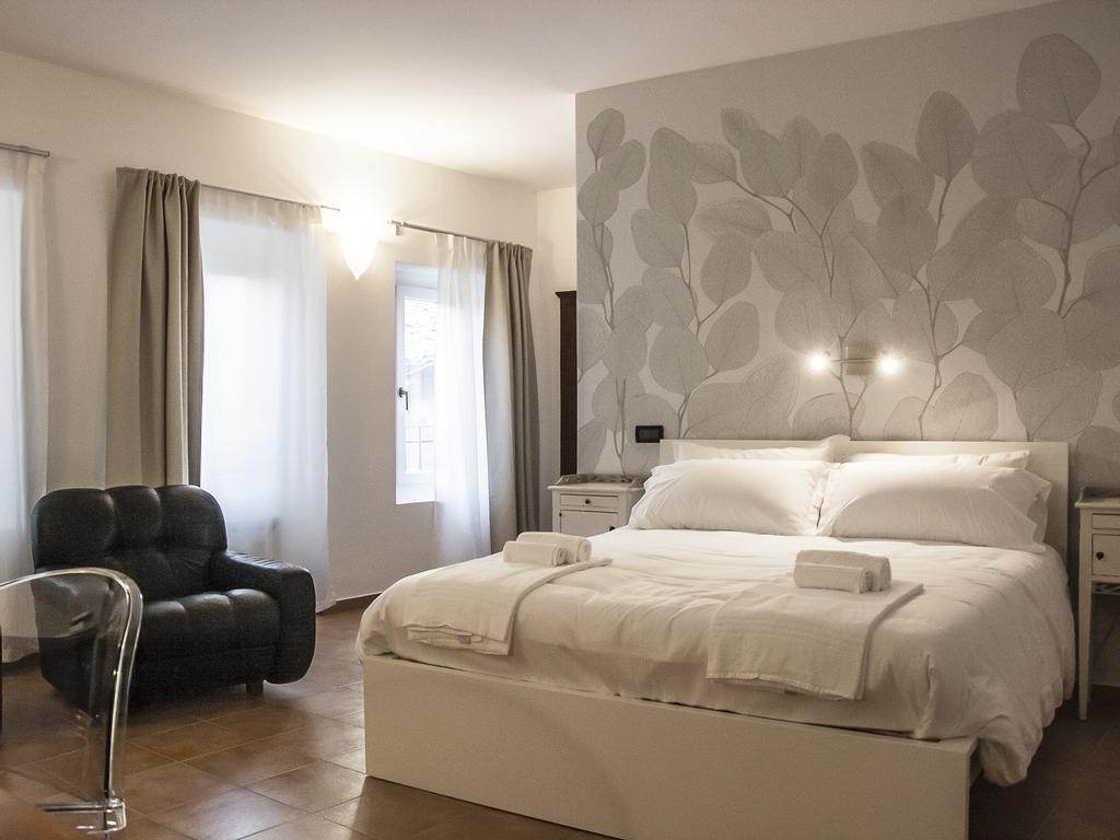 Deluxe Double Room Shower