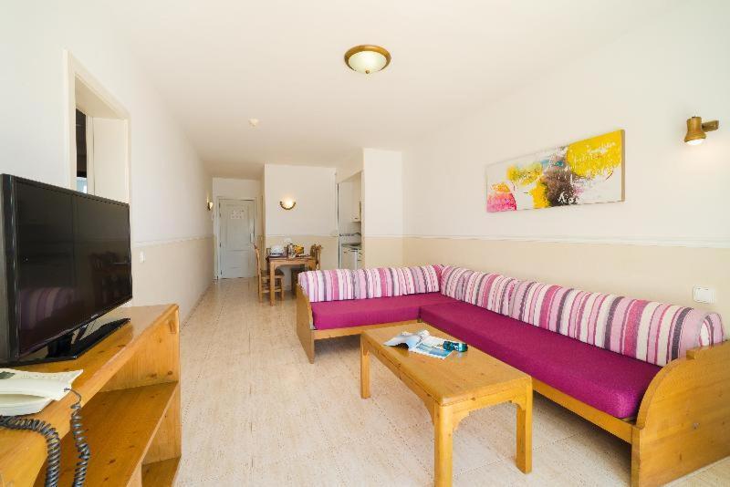 One-Bedroom Apartment,1431730711:JPEG