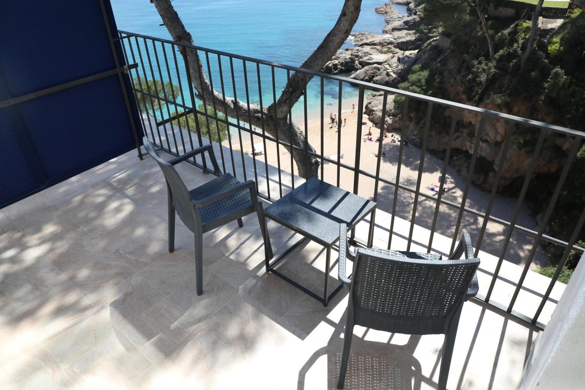 Habitación Doble con balcón y vistas al mar