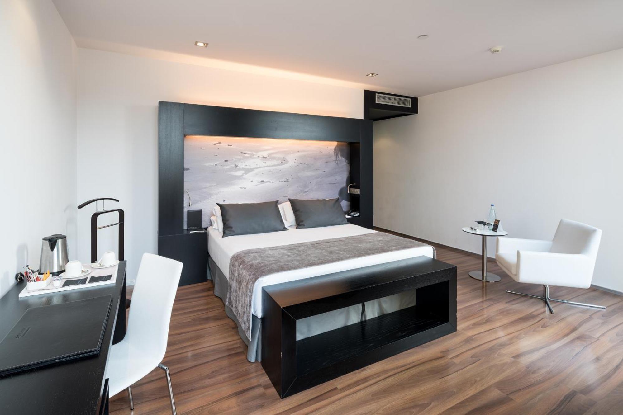 Chambre Double de Luxe avec Terrasse et Piscine Privée
