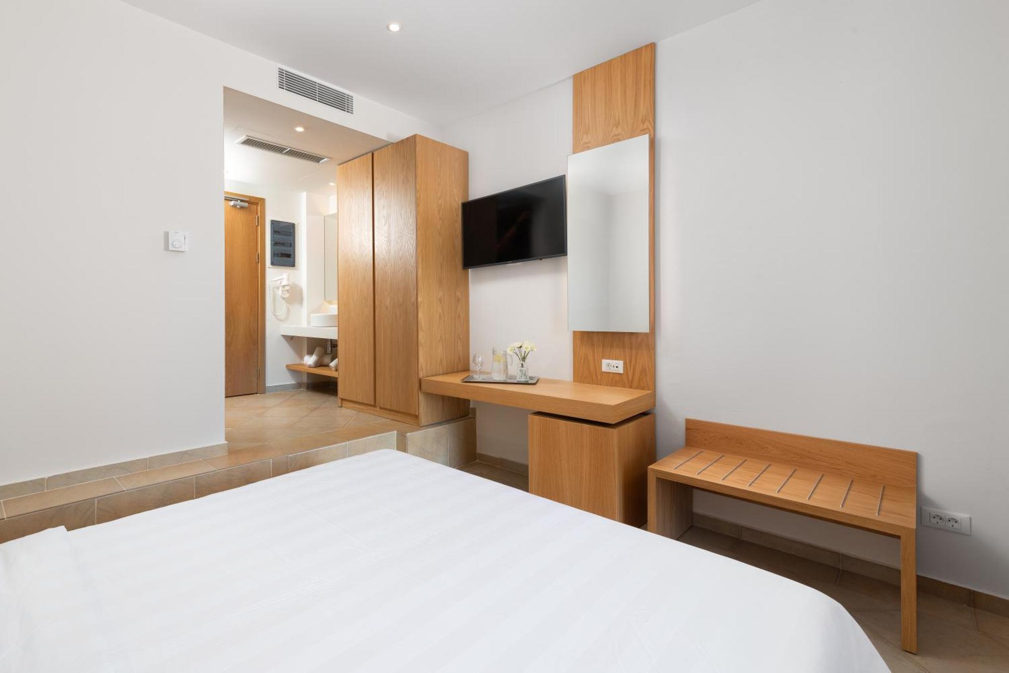 Deluxe Double or Twin Room Sea View
