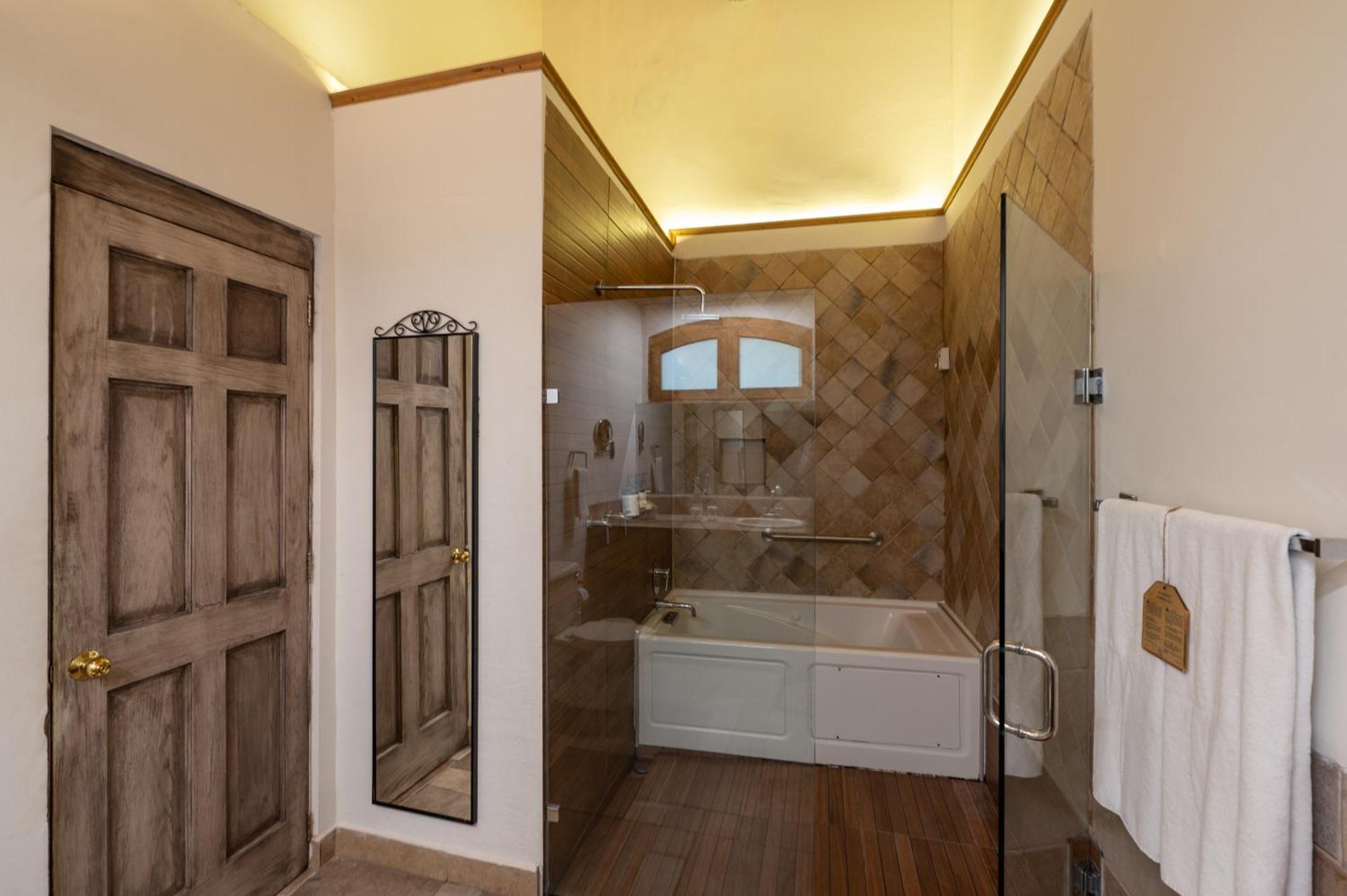 King Room with Spa Bath