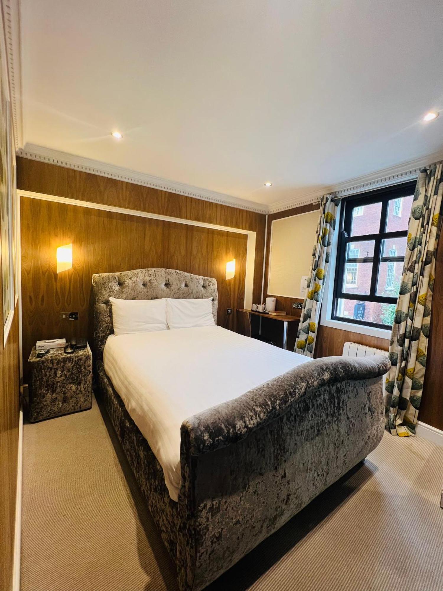 Double Room Private Bathroom