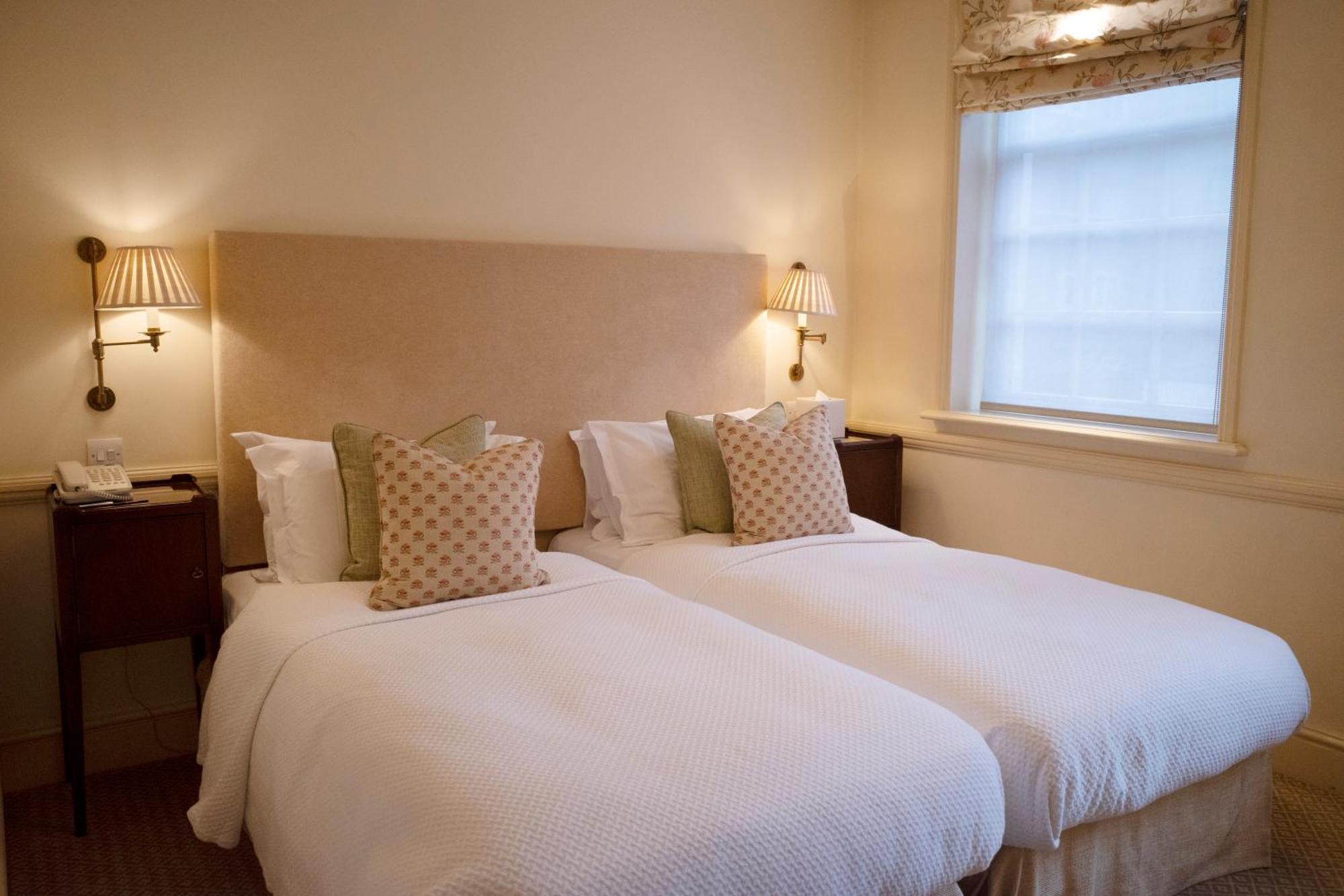 Twin Room,1432847362:JPEG