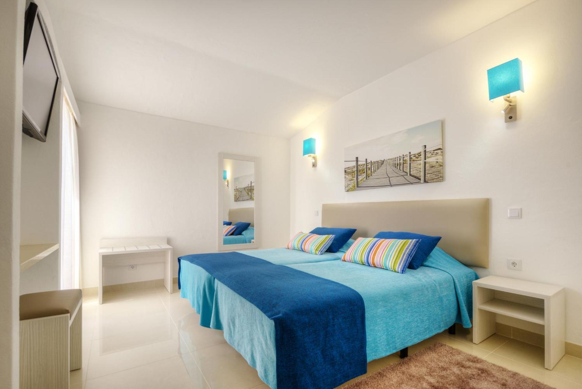 Deluxe One-Bedroom Apartment Sea View