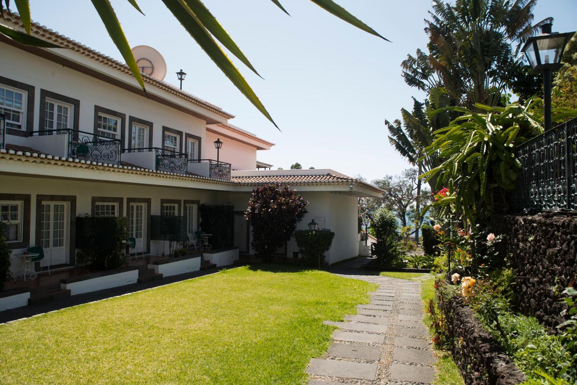 Double or Twin Room Terrace Garden View