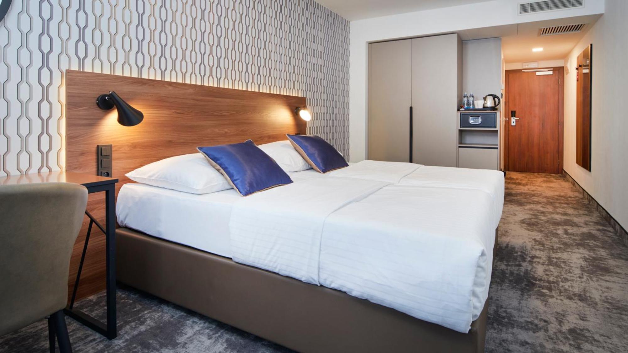 Deluxe Double Room Pool Access