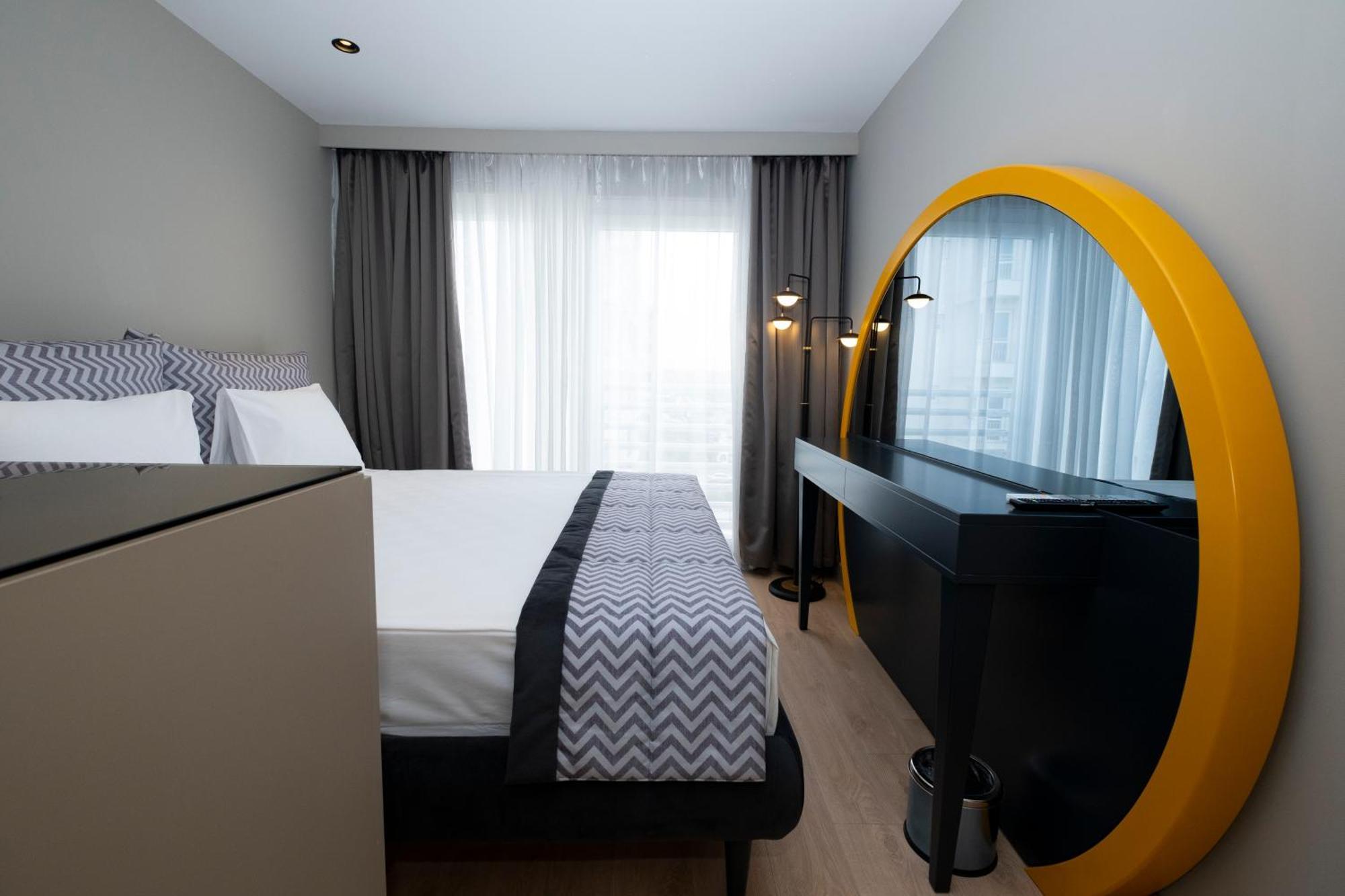 Double or Twin Room Partial Sea View